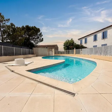 Appartement Cozy Place With Swimming Pool, Terrace And Small Garden