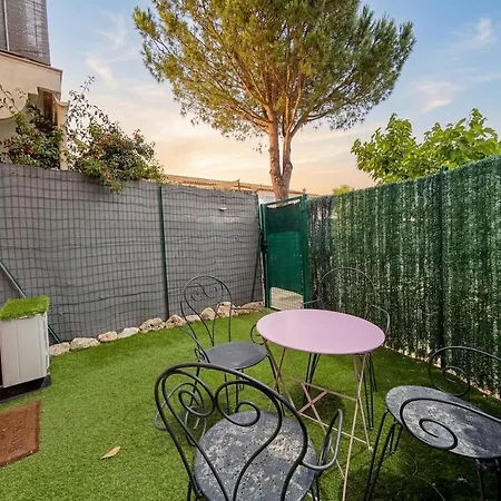 Appartement Cozy Place With Swimming Pool, Terrace And Small Garden *